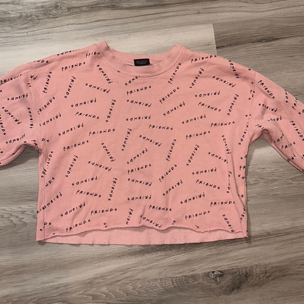 “Friends” sweatshirt cropped